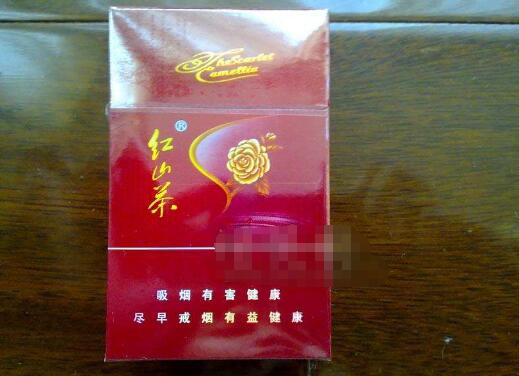 烟灰缸里倒水什么寓意？香烟价格与评论大揭秘