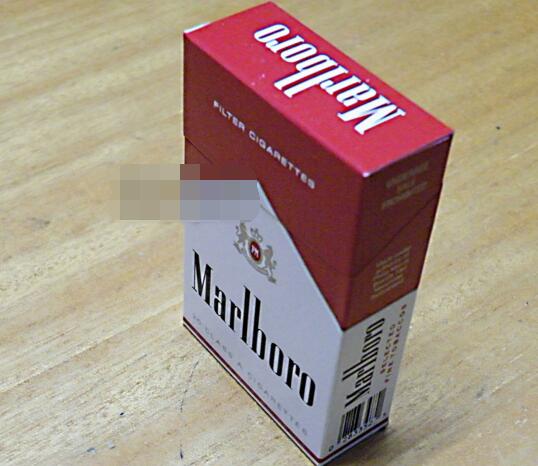 各国运动员看场外烟花